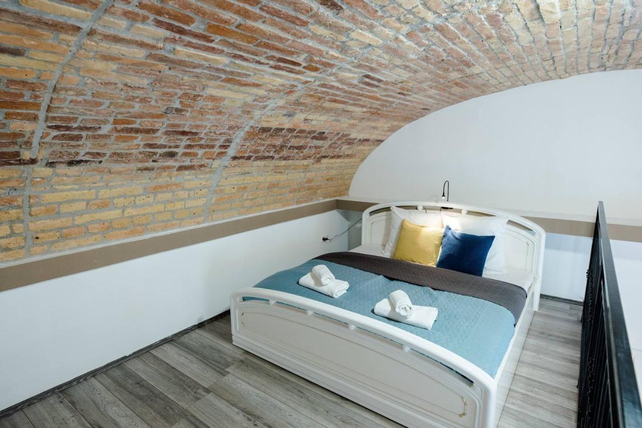 Newly Refurbished Home At Superb Location บูดาเปสต์ ภายนอก รูปภาพ