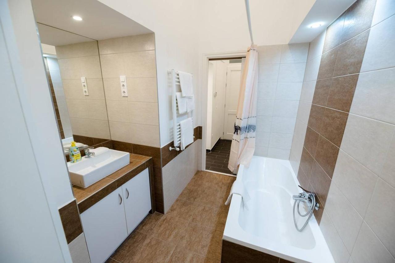 Newly Refurbished Home At Superb Location บูดาเปสต์ ภายนอก รูปภาพ